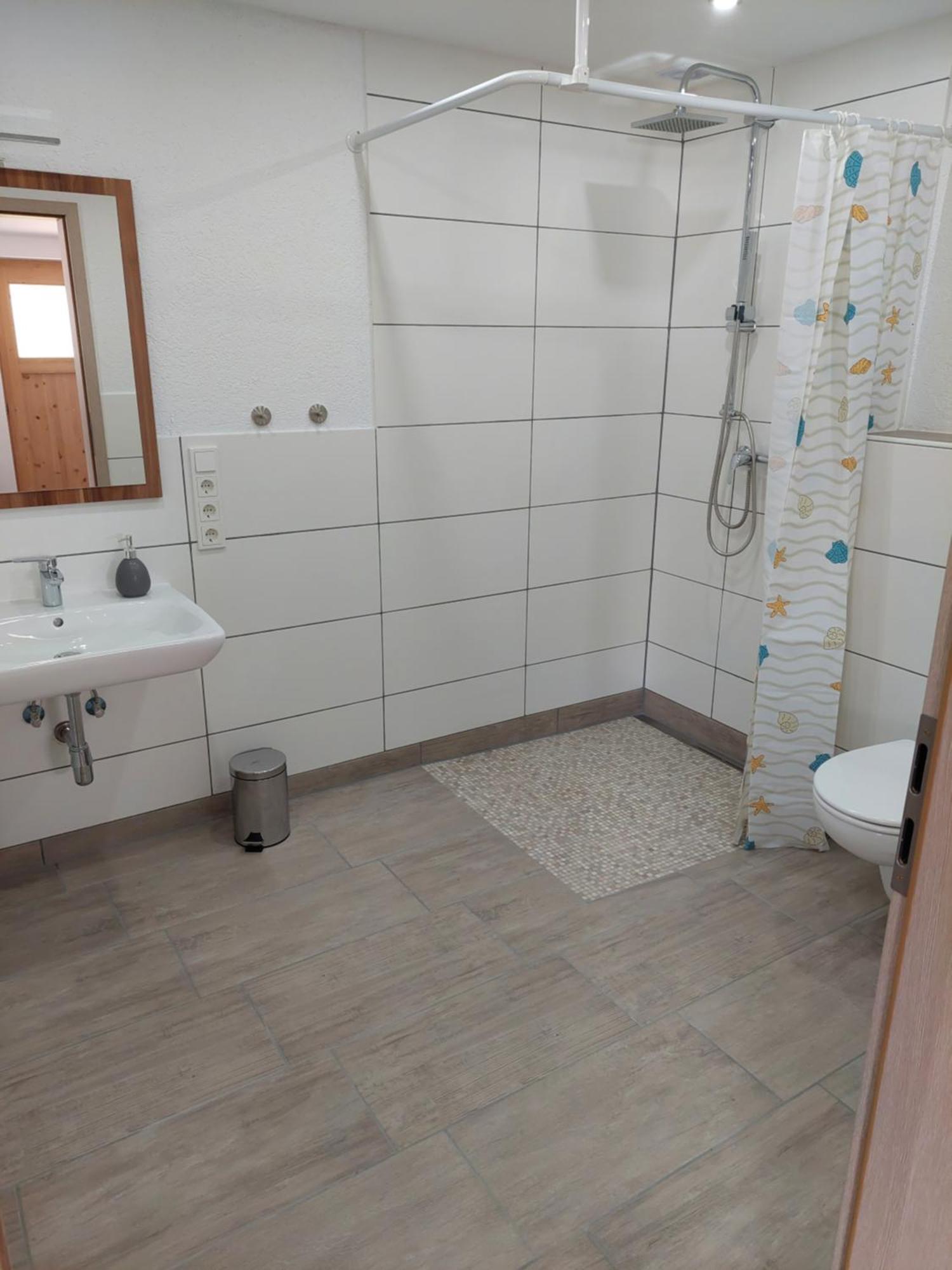Apartment Ferienwohnungen! Kleine Mit Terrasse!